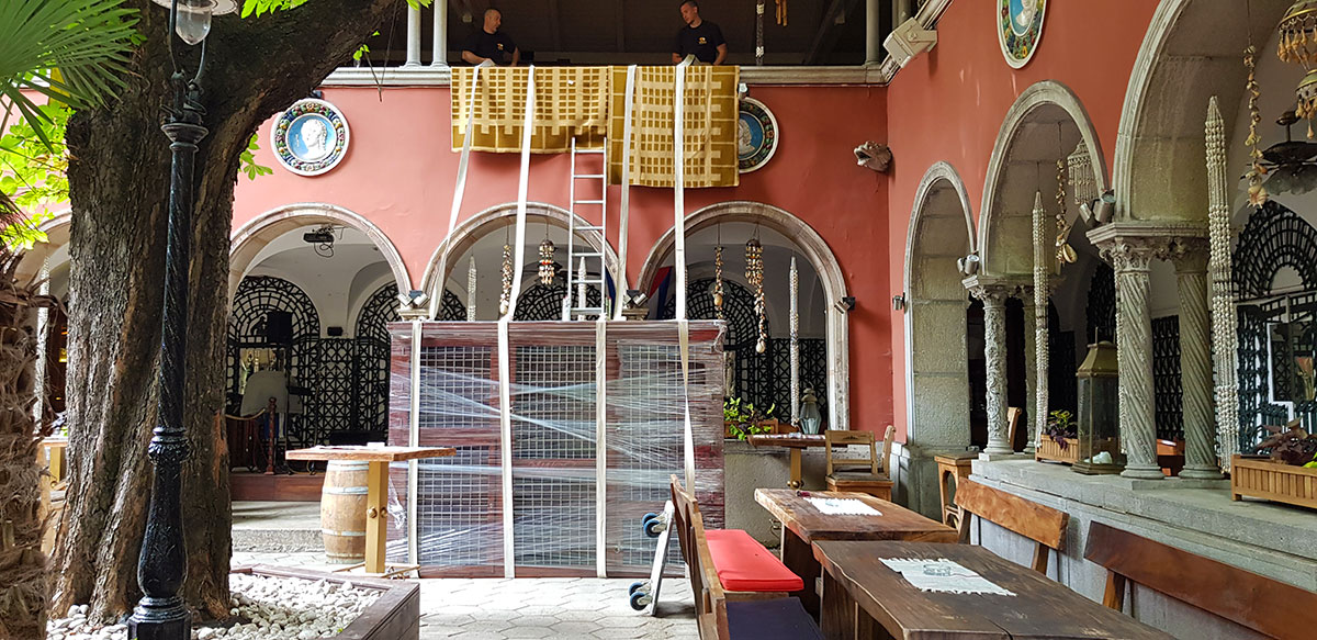180 kg-os bortároló humidor emelése