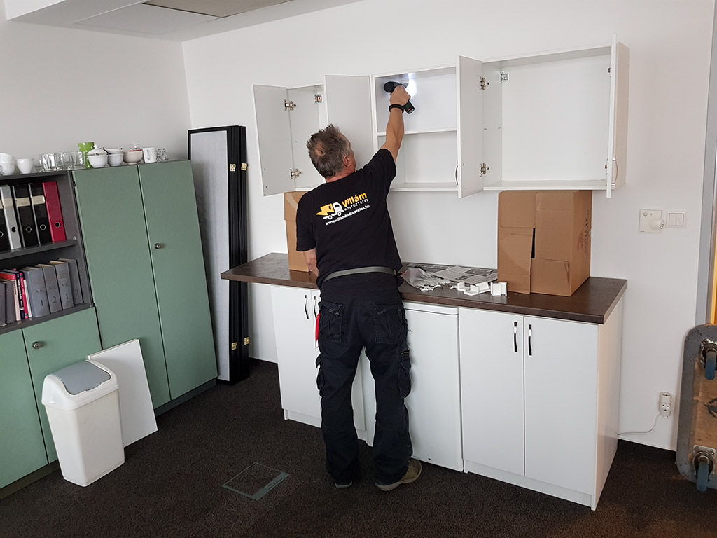 Faliszekrény szerelés